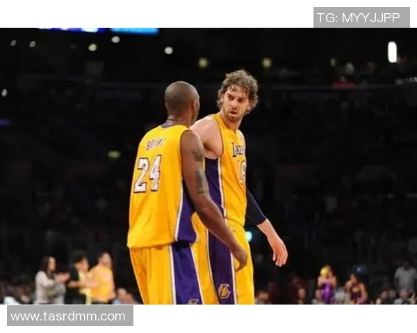 加索尔与足球明星的友谊与合作探索体育界的跨界魅力